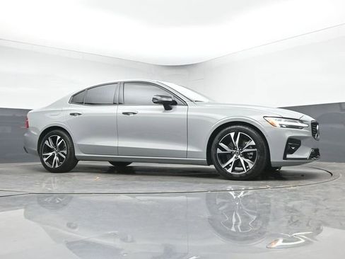Used 2025 Volvo S60 B5 Plus FWD image 39