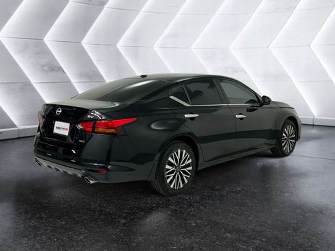 Used 2024 Nissan Altima 2.5 SV w/ SV Premium Package AWD/4WD image 4