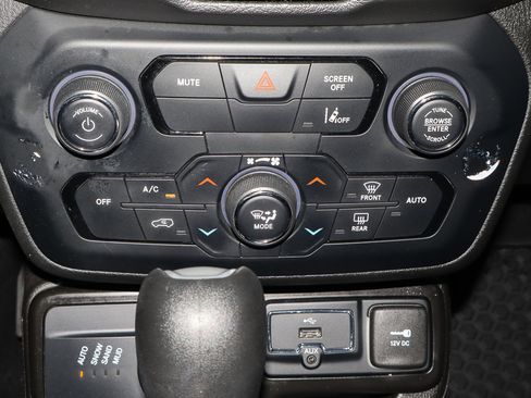 Used 2023 Jeep Renegade Latitude image 23