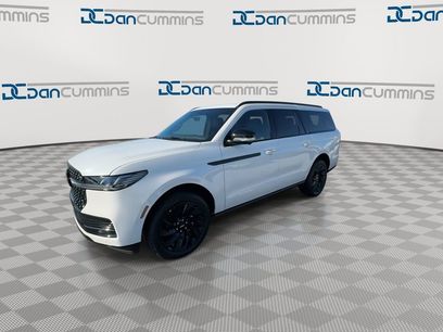 New 2026 Lincoln Navigator L Reserve w/ Jet Appearance Package