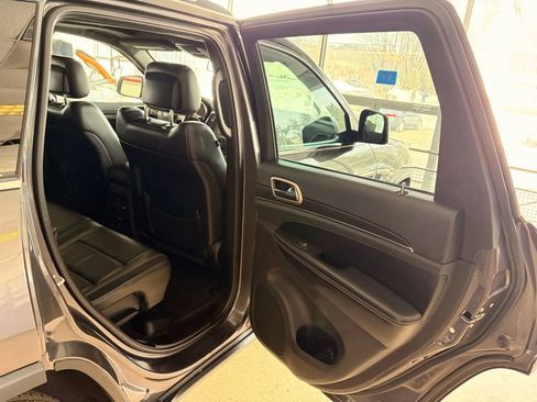 Used 2016 Jeep Grand Cherokee Limited image 17