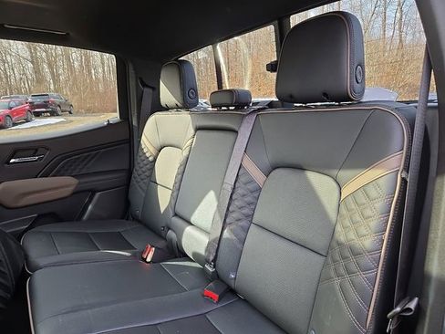 Used 2023 GMC Canyon Denali image 11