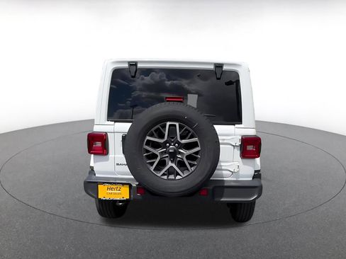 Used 2025 Jeep Wrangler Unlimited Sahara AWD/4WD image 12