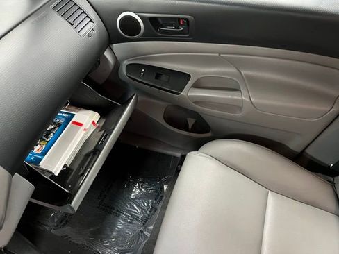 Used 2015 Toyota Tacoma Base w/ Limited Package image 35