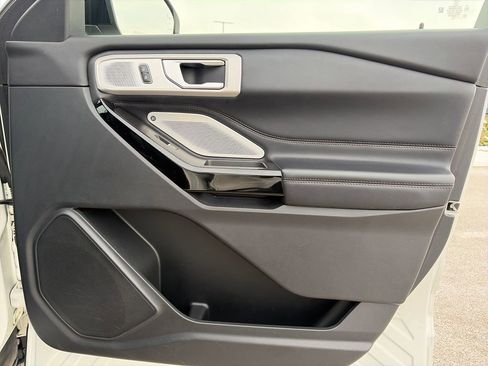 Used 2022 Ford Explorer Platinum image 13