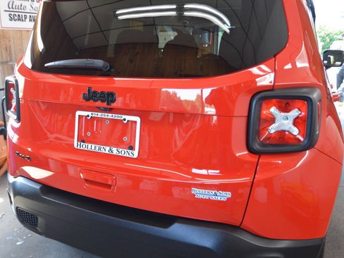 Used 2023 Jeep Renegade Latitude AWD/4WD image 16
