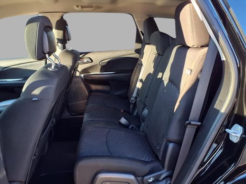 Used 2019 Dodge Journey SE w/ Premium Group image 24