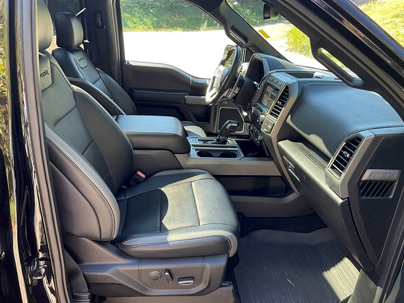 Used 2018 Ford F150 Raptor w/ Equipment Group 802A Luxury AWD/4WD image 17