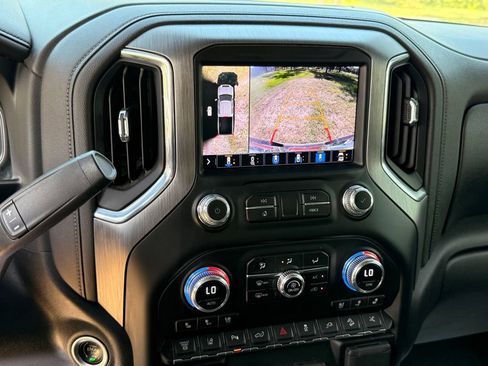 Used 2023 GMC Sierra 2500 Denali w/ Denali Ultimate Package AWD/4WD image 21