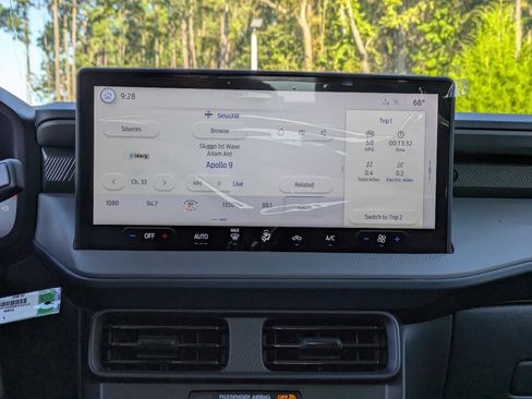 New 2025 Ford Maverick XL image 19