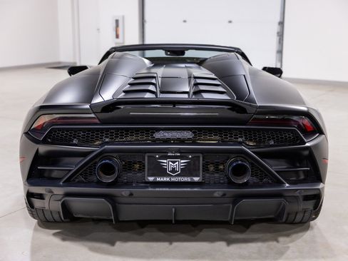 Used 2020 Lamborghini Huracan EVO image 8