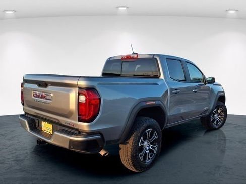 Used 2025 GMC Canyon AT4 AWD/4WD image 8