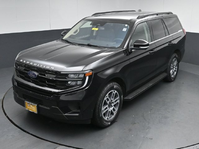 Certified 2025 Ford Expedition Active AWD/4WD image 48
