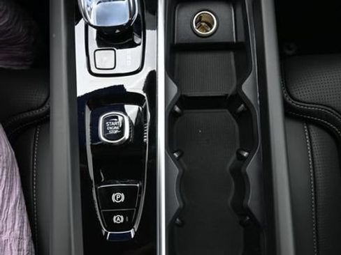 New 2027 Volvo XC60 B5 Ultra AWD/4WD image 12