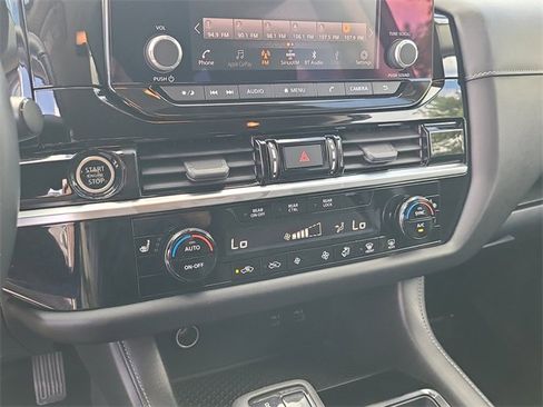 Used 2022 Nissan Pathfinder SV image 34