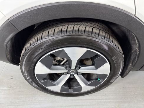 Used 2025 Volvo XC40 B5 Plus image 10