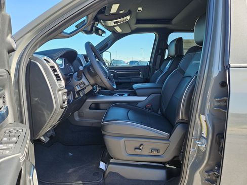 New 2026 RAM 2500 Laramie AWD/4WD image 9