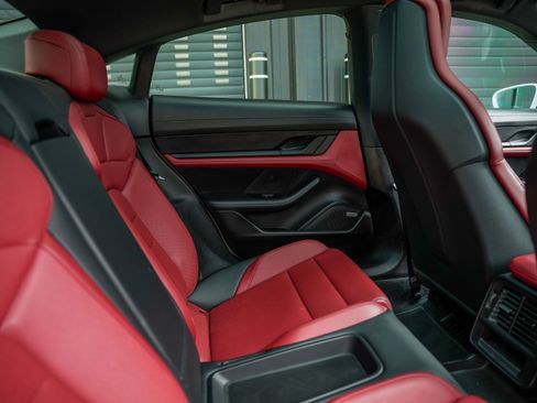 Used 2021 Porsche Taycan 4S image 30