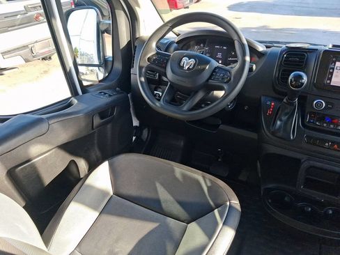 Used 2025 RAM ProMaster 2500 w/ Convenience Group FWD image 11