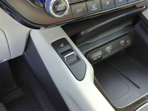 New 2025 Kia Telluride S image 30