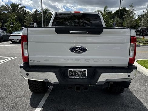 Used 2017 Ford F350 Lariat w/ Chrome Package image 3