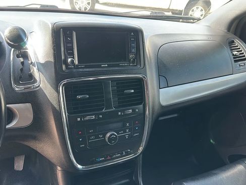 Used 2015 Dodge Grand Caravan R/T image 20