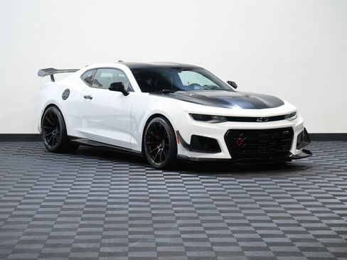 Used 2018 Chevrolet Camaro ZL1 RWD image 5