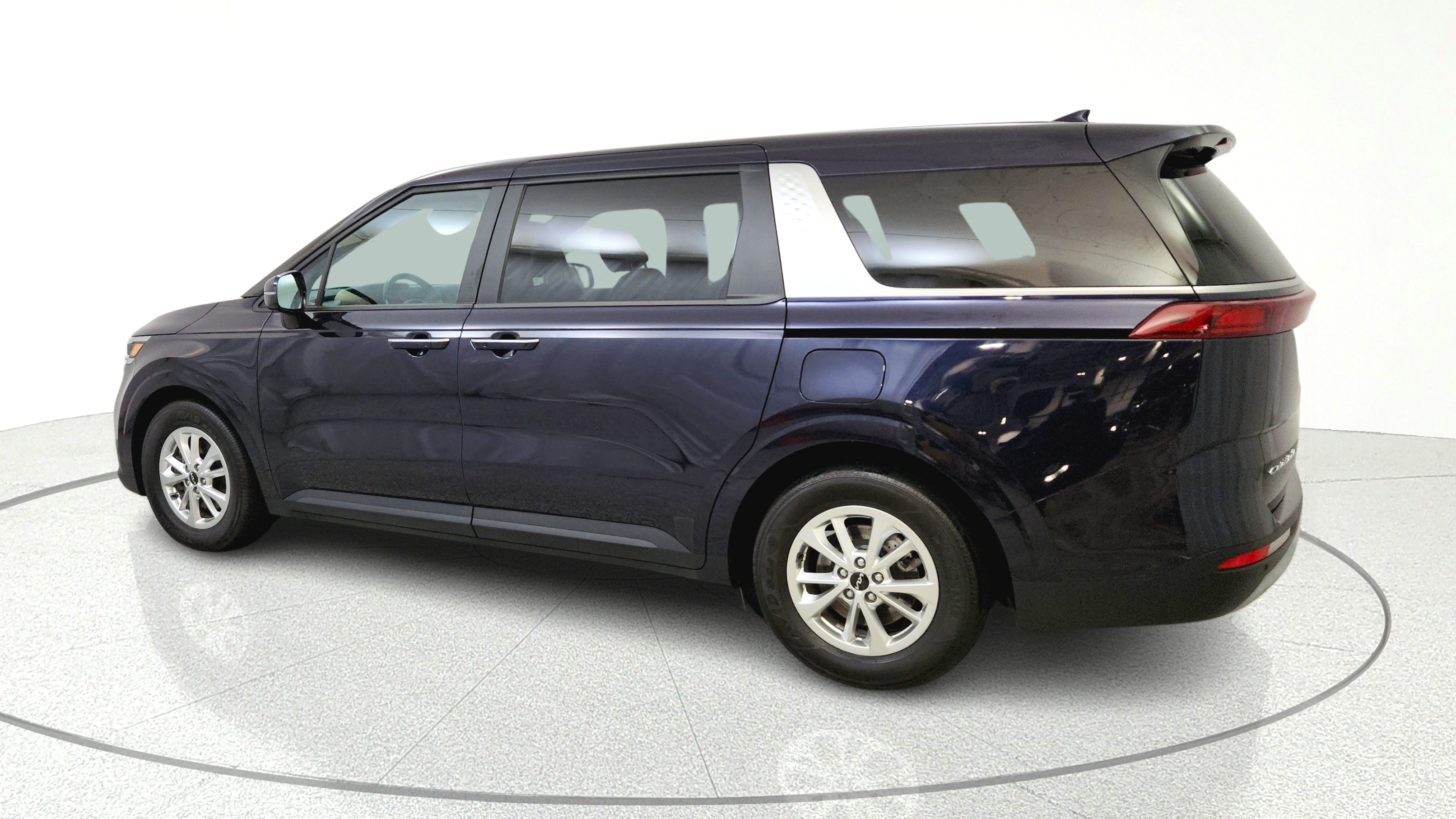 Used 2022 Kia Carnival LX FWD image 3