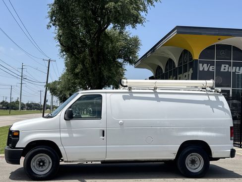 Used 2010 Ford E-250 and Econoline 250 image 2