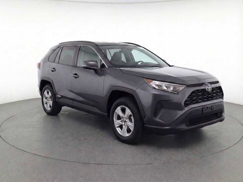 Used 2025 Toyota RAV4 XLE image 3