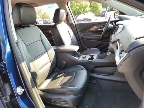 Used 2023 GMC Terrain SLT image 17