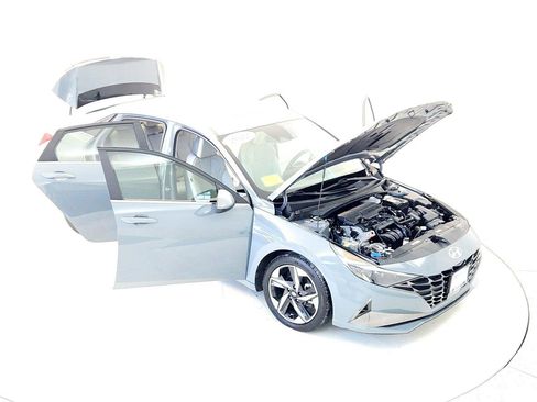 Used 2022 Hyundai Elantra Limited image 24