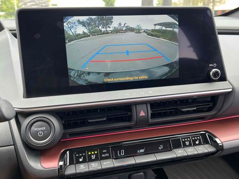 Used 2023 Toyota Prius Prime Premium FWD image 6