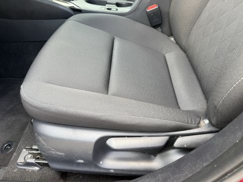 Used 2025 Toyota Corolla LE FWD image 28