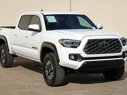Used 2023 Toyota Tacoma TRD Off-Road w/ Black Out Package (TMS) AWD/4WD image 49