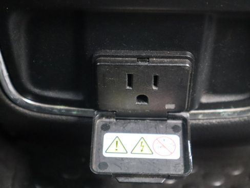 Used 2015 Jeep Grand Cherokee Altitude image 40