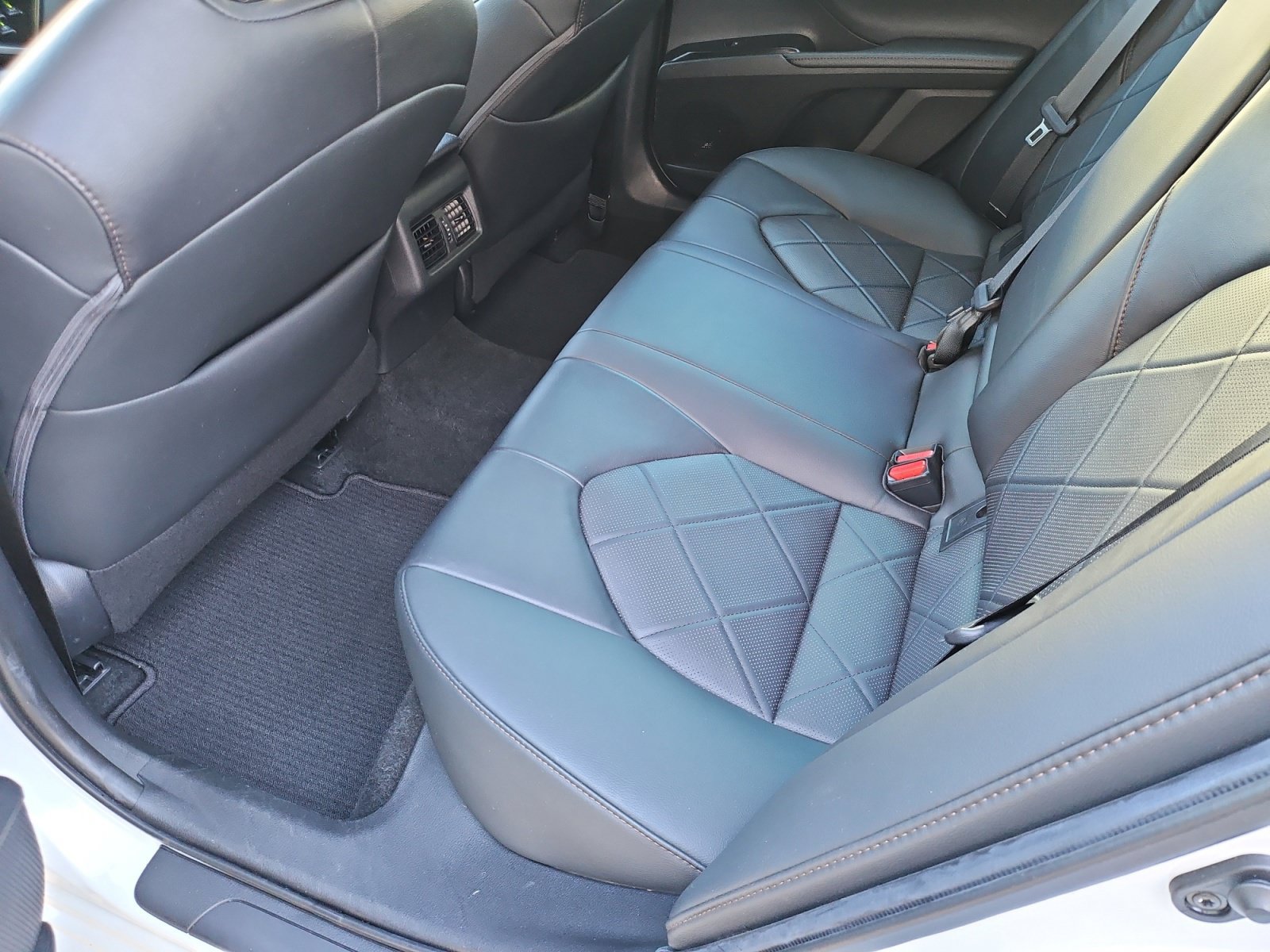 Used 2019 Toyota Camry XLE FWD image 28