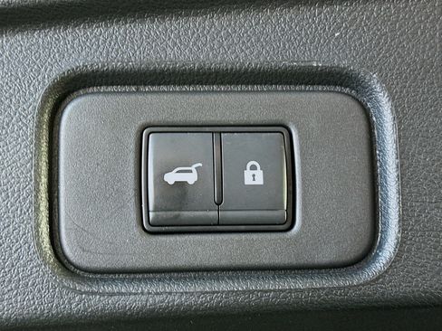 Used 2025 Nissan Pathfinder SV AWD/4WD image 31