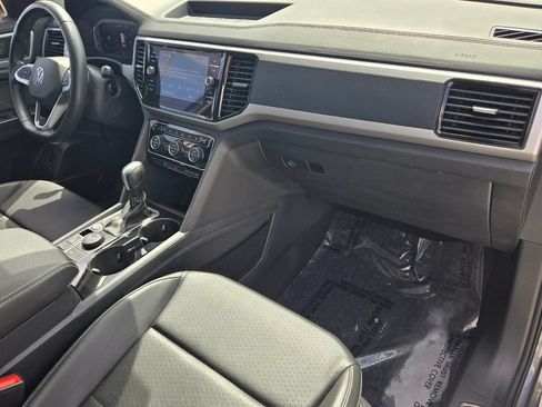 Certified 2023 Volkswagen Atlas SEL R-Line AWD/4WD image 19