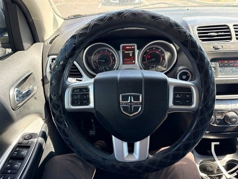 Used 2019 Dodge Journey SE w/ Connectivity Group FWD image 4