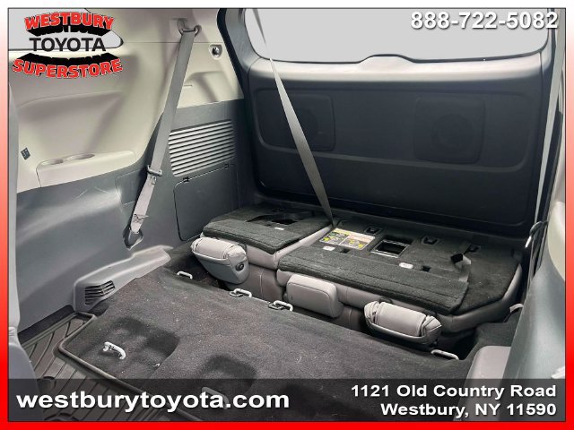 Used 2021 Toyota Sienna XLE FWD image 18