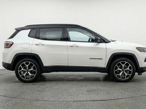 Used 2025 Jeep Compass Limited AWD/4WD image 11