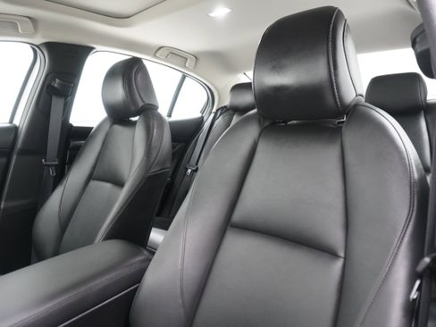 Used 2021 MAZDA MAZDA3 s FWD image 11