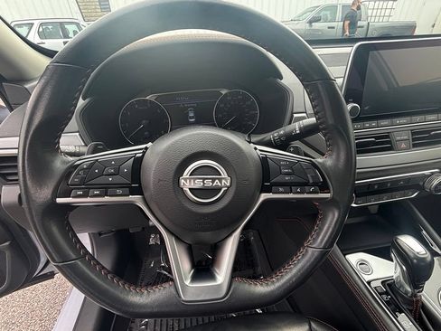 Used 2024 Nissan Altima 2.5 SR FWD image 13