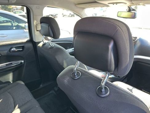 Used 2019 Dodge Journey SE w/ Blacktop Package image 11