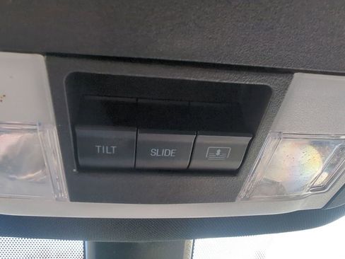 Used 2018 Ford Explorer Platinum image 19