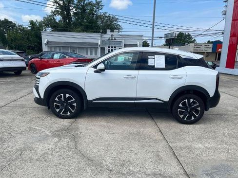Certified 2025 Nissan Kicks SR FWD image 2
