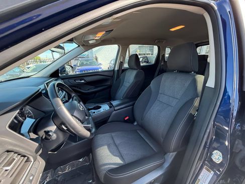Used 2025 Nissan Rogue SV FWD image 29