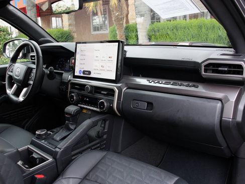 Used 2024 Toyota Tacoma TRD Sport image 40