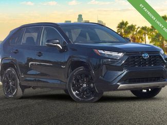 Used 2022 Toyota RAV4 SE w/ Convenience Package video 2